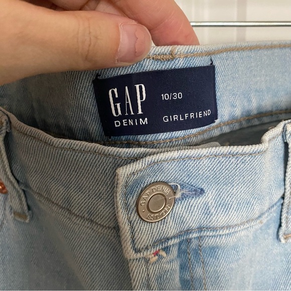 Gap Flower Embroidered Girlfriend Light Wash Jeans Size 10/30 - Picture 4 of 9